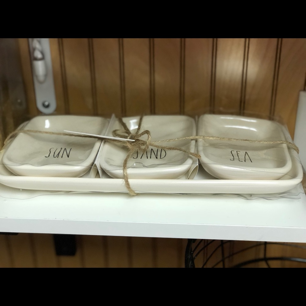 Rae Dunn dish set With Serving platter Sold!